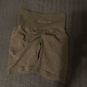 nvgtn mocha scrunch shorts